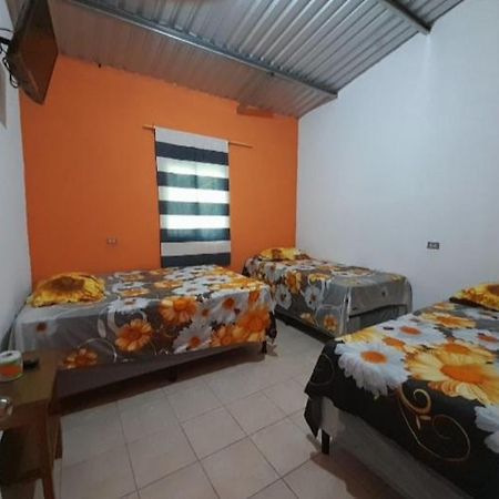 Hotel El Pez Dorado Рио Дулсе Екстериор снимка