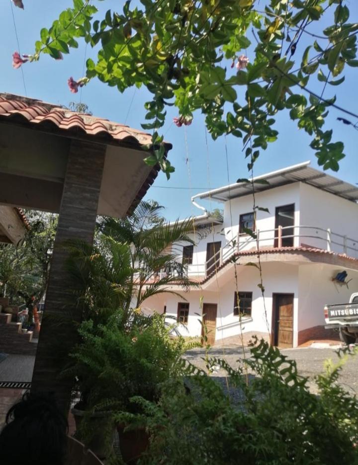 Hotel El Pez Dorado Рио Дулсе Екстериор снимка